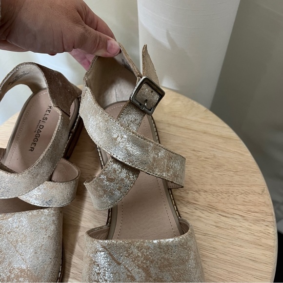 Kelsi Dagger gold sandals - Picture 6 of 11